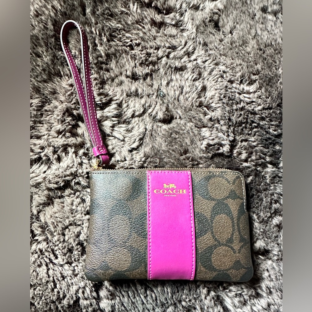 Coach Corner Zip Wristlet In Signature Canvas